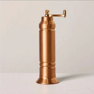 NWT Tall Salt and Pepper Crank‎ Grinder
Copper Finish - Hearth & Hand